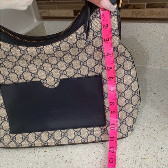 Gucci Medium Shoulder Bag - Picture 8 of 13